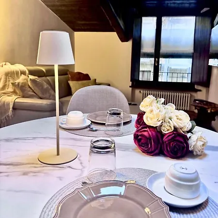 Nel Cuore Di Comodo E Moderno Apartament